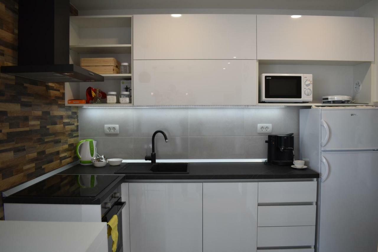 Valkane Apartment Pula Bagian luar foto