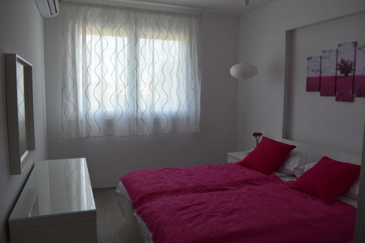 Valkane Apartment Pula Bagian luar foto