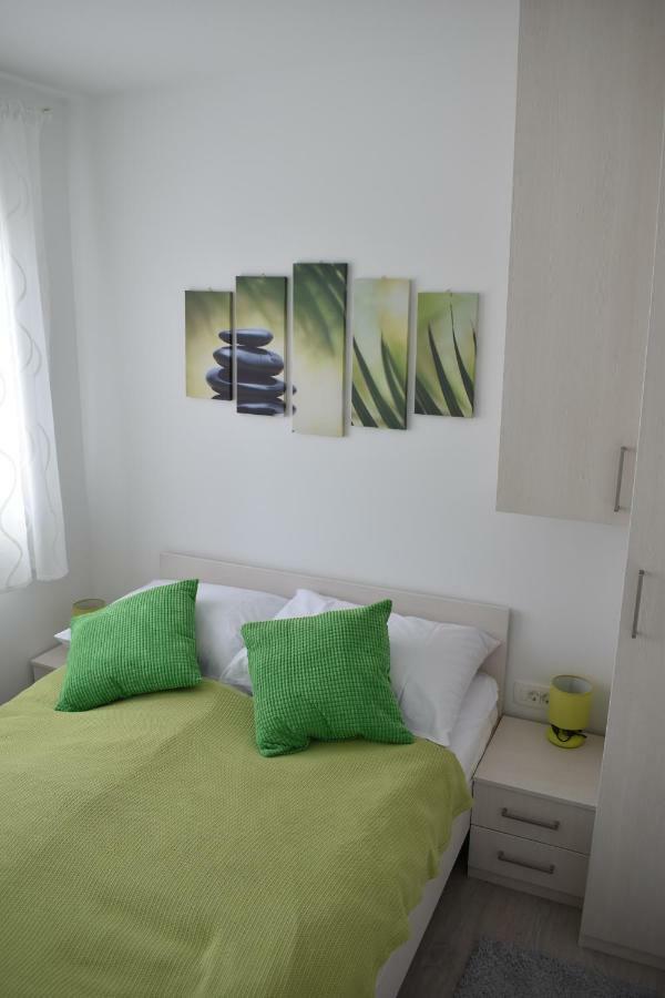 Valkane Apartment Pula Bagian luar foto