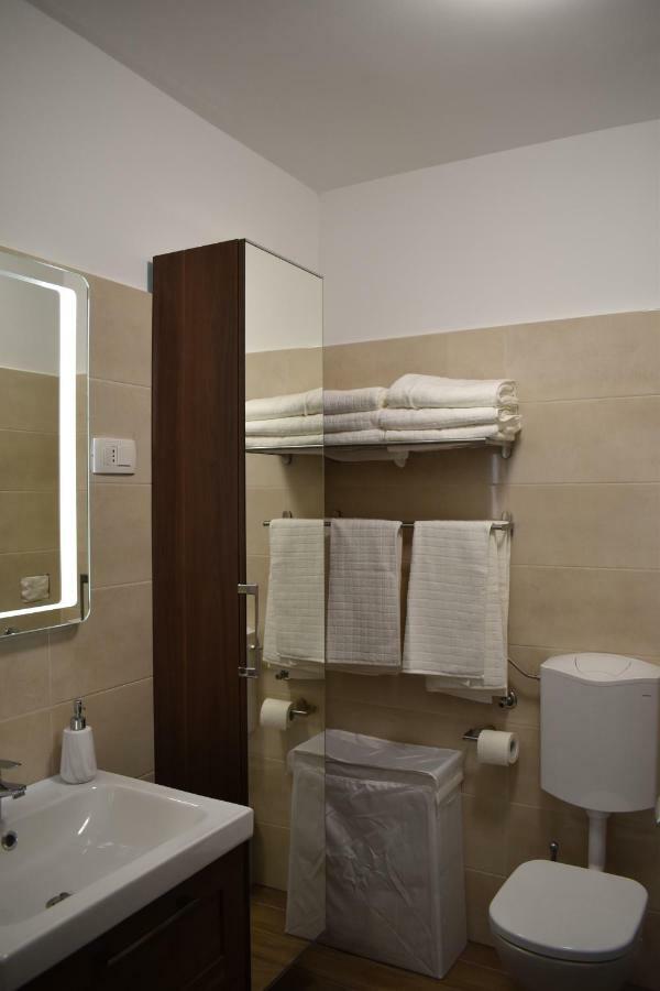 Valkane Apartment Pula Bagian luar foto